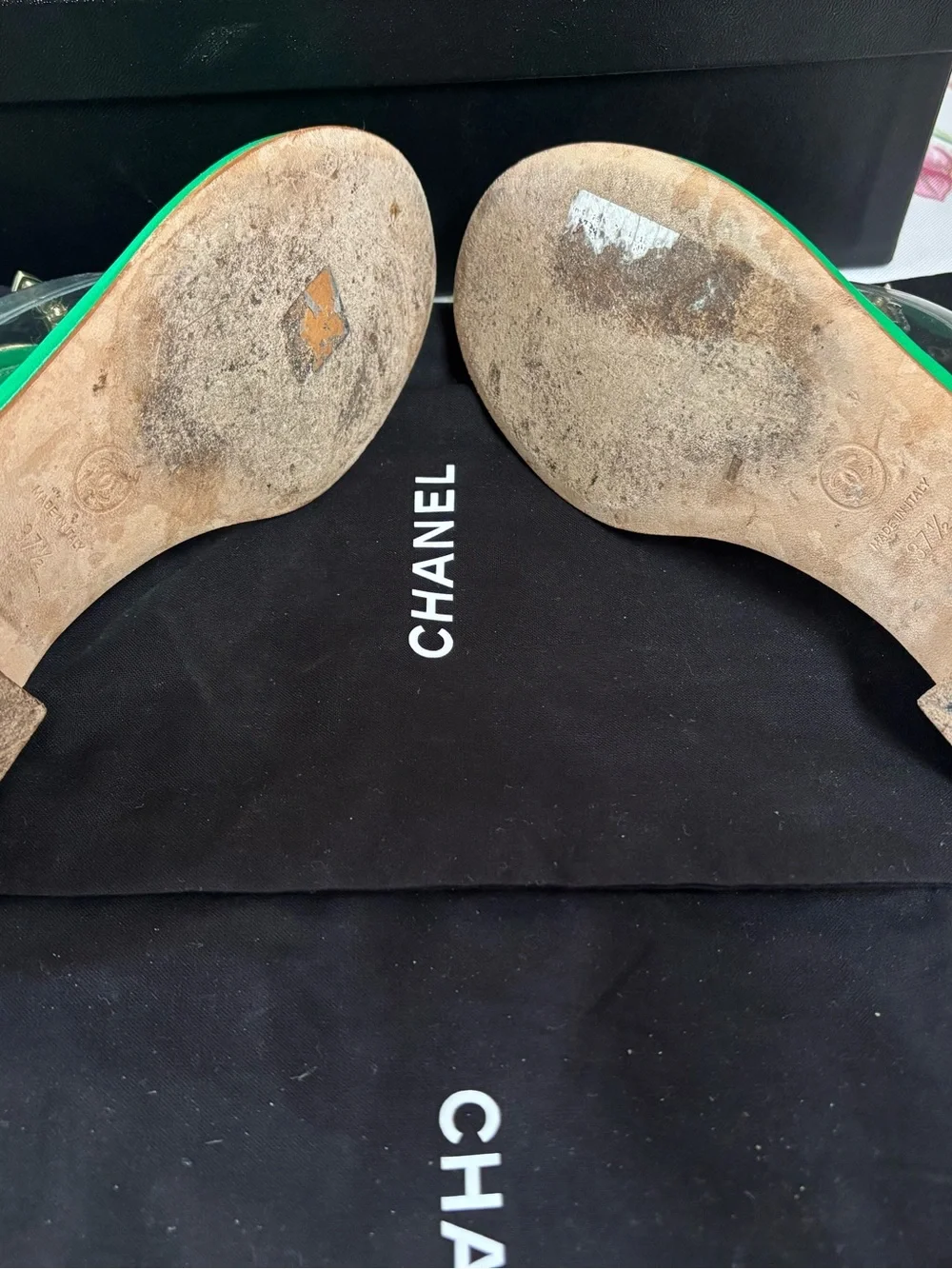 CHANEL-RARE- Green Leather T-Strap CC Sandals
